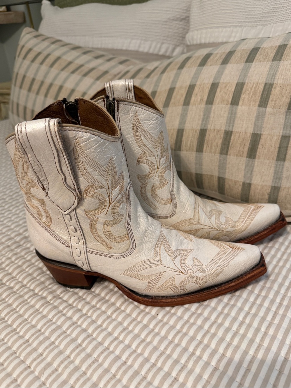 Circle G White Leather Western Ankle Boots